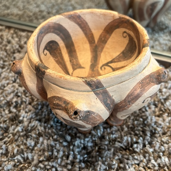 Vintage pottery shaker art - Picture 16 of 16